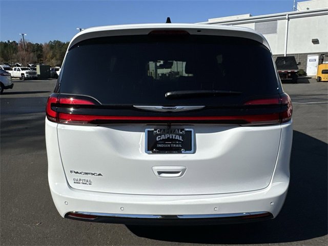 New 2026 Chrysler Pacifica Select image 12