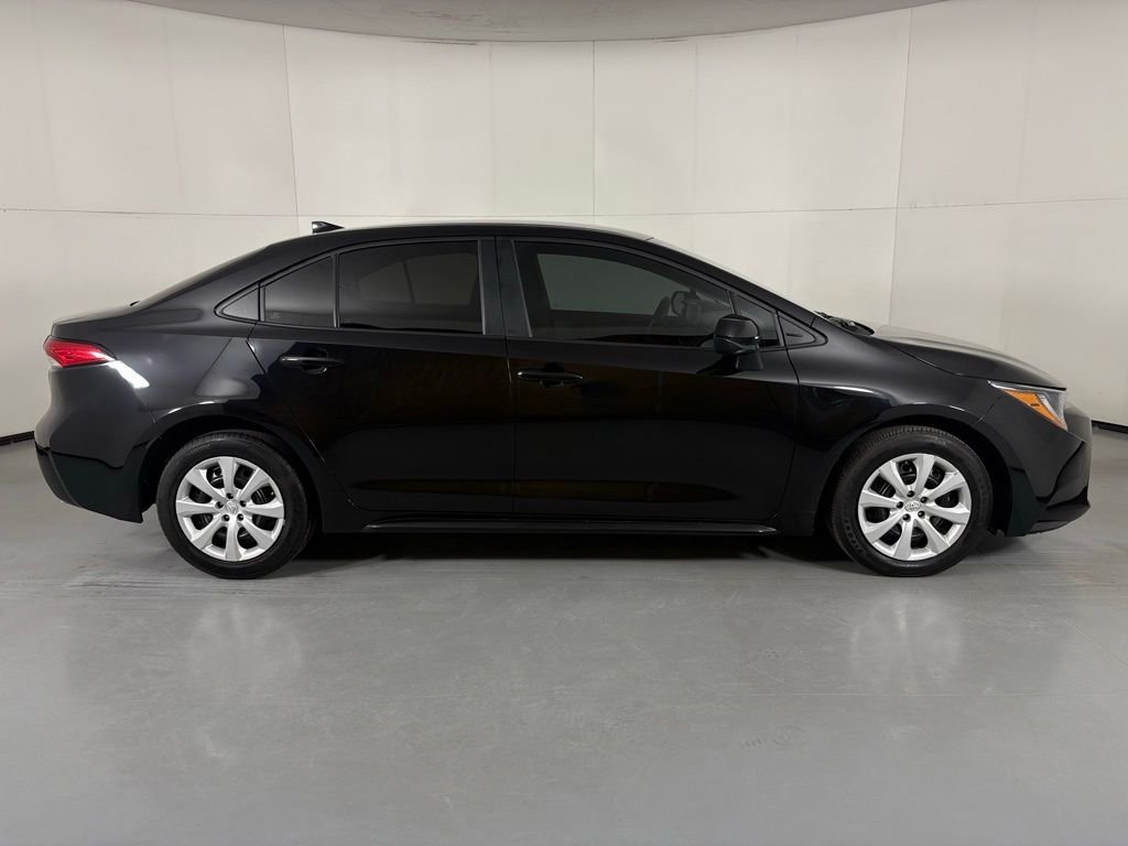 Used 2025 Toyota Corolla LE FWD image 9