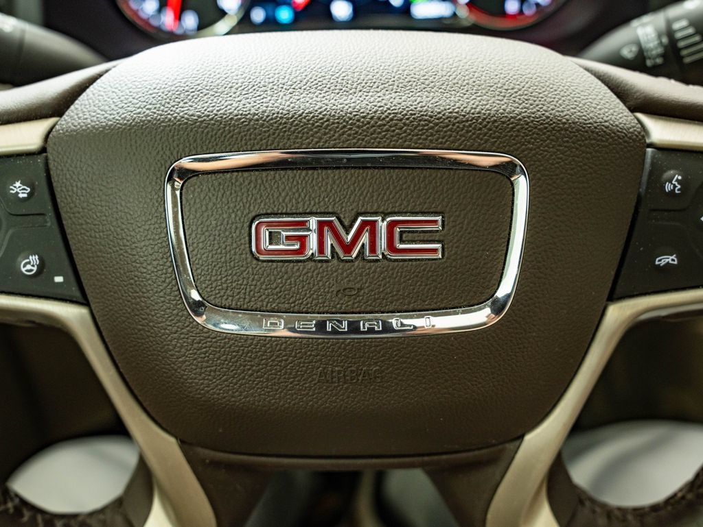 Used 2019 GMC Acadia Denali w/ Technology Package AWD/4WD image 30