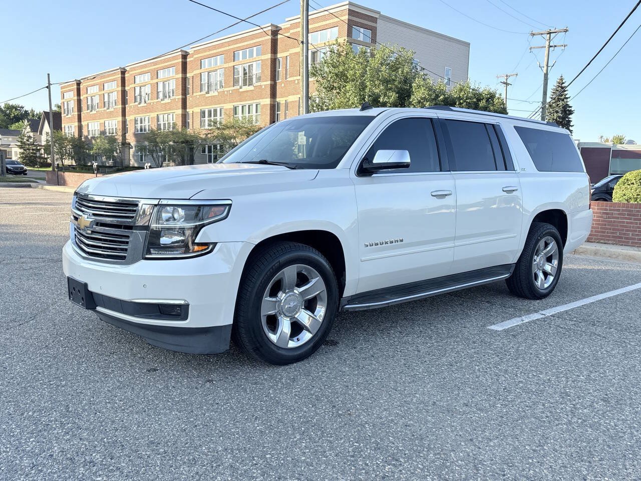 Used 2015 Chevrolet Suburban LTZ RWD image 2