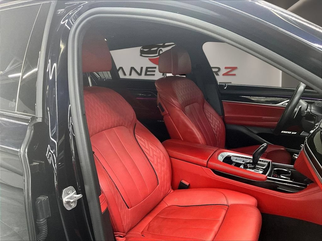 Used 2018 BMW M760i xDrive AWD/4WD image 32