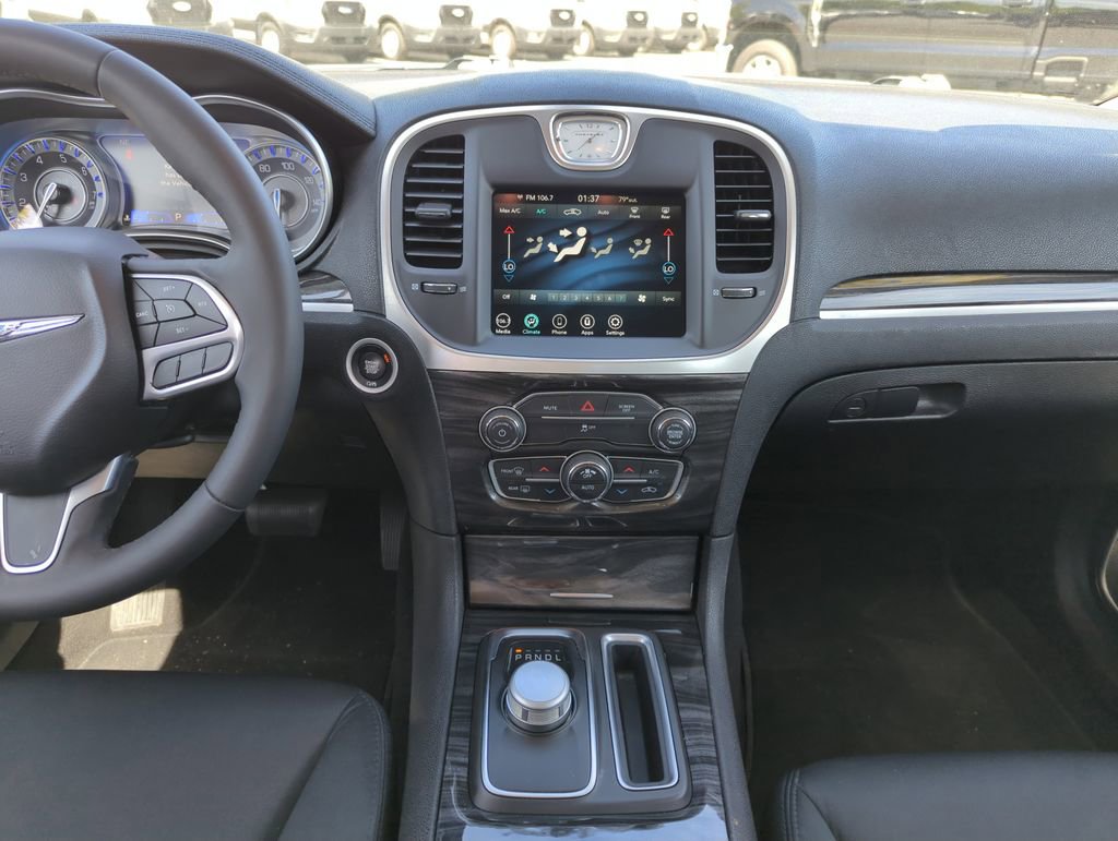 Used 2022 Chrysler 300 Touring image 16
