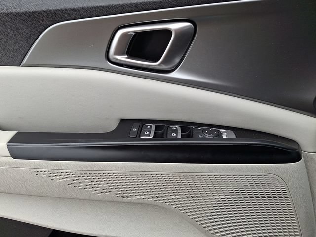 Used 2022 Kia Carnival LX FWD image 12
