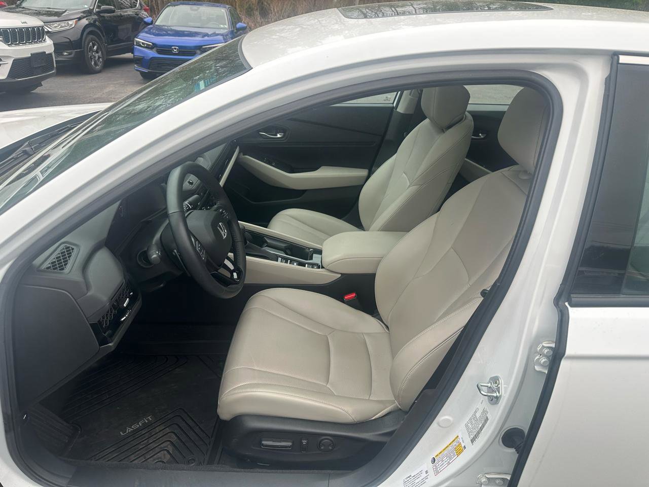 Used 2024 Honda Accord EX-L image 11