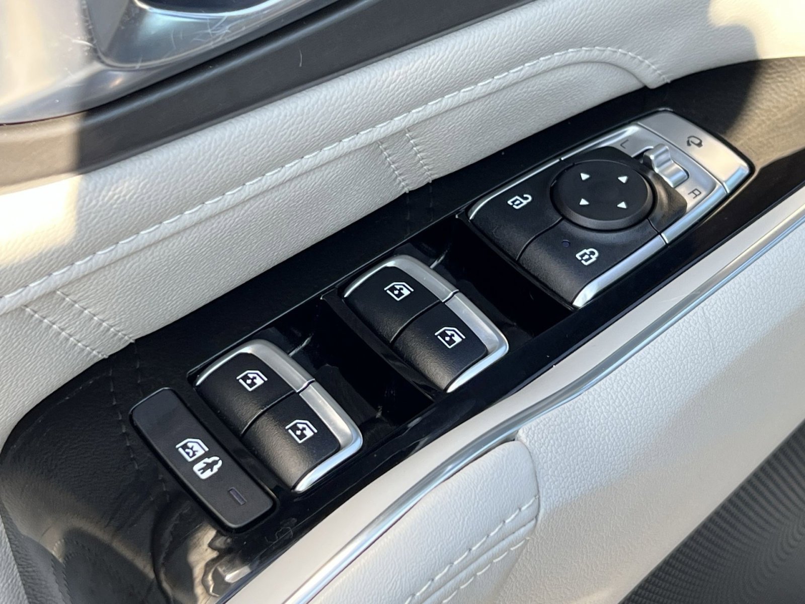 Used 2023 Kia Sorento SX image 13