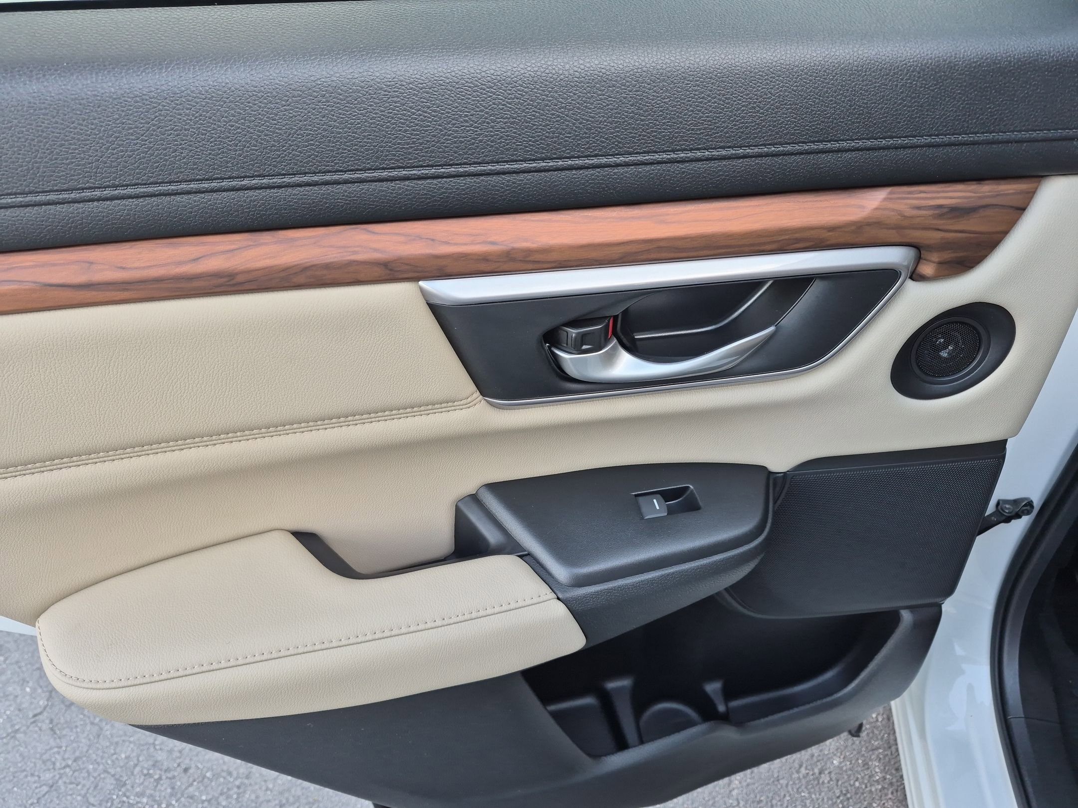 Used 2020 Honda CR-V Touring image 30