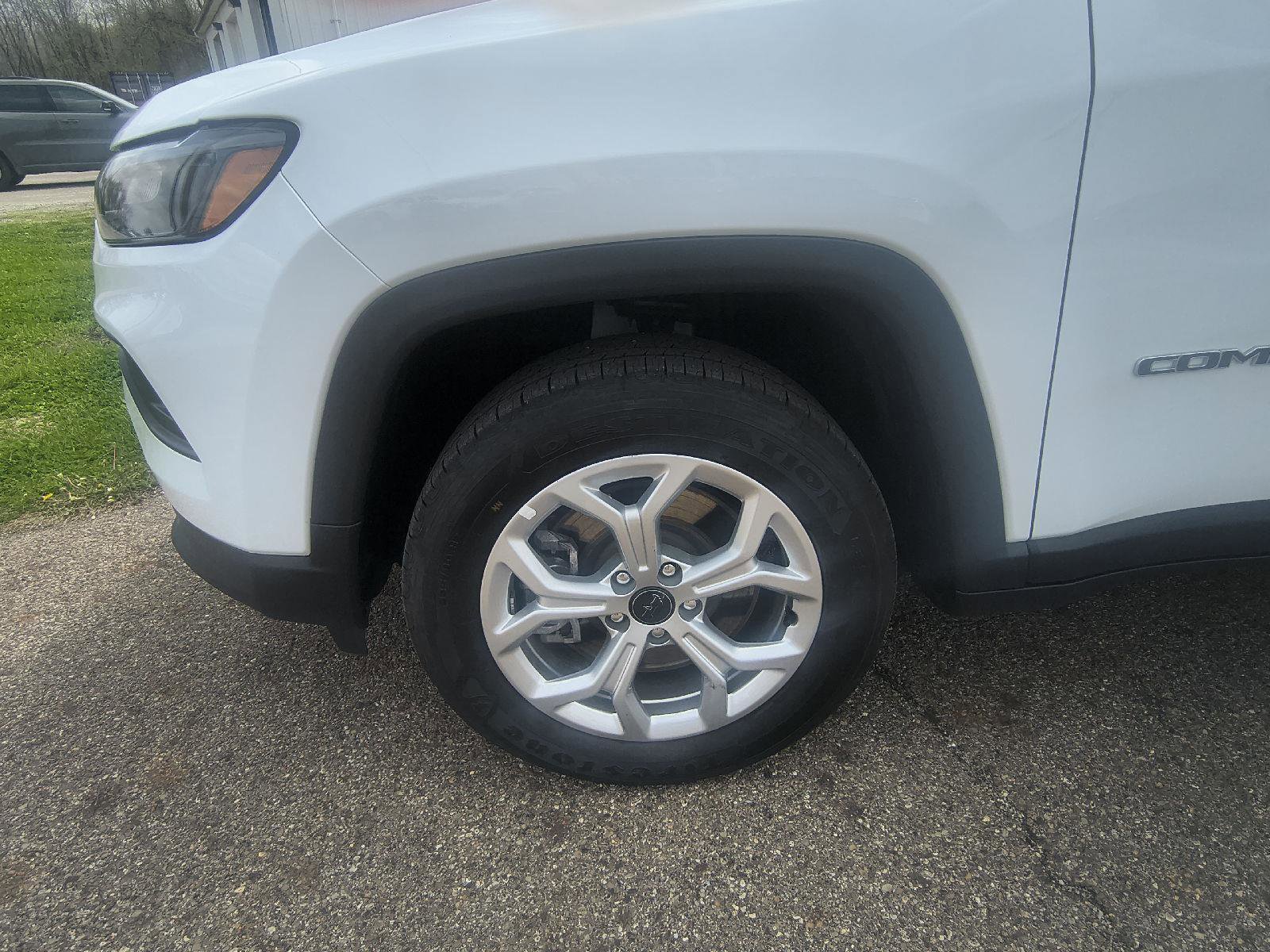 Used 2025 Jeep Compass Latitude AWD/4WD image 35