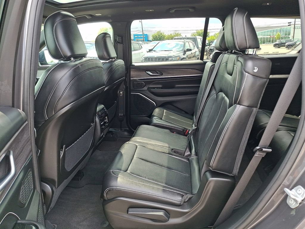 Used 2023 Jeep Grand Cherokee L Overland AWD/4WD image 13