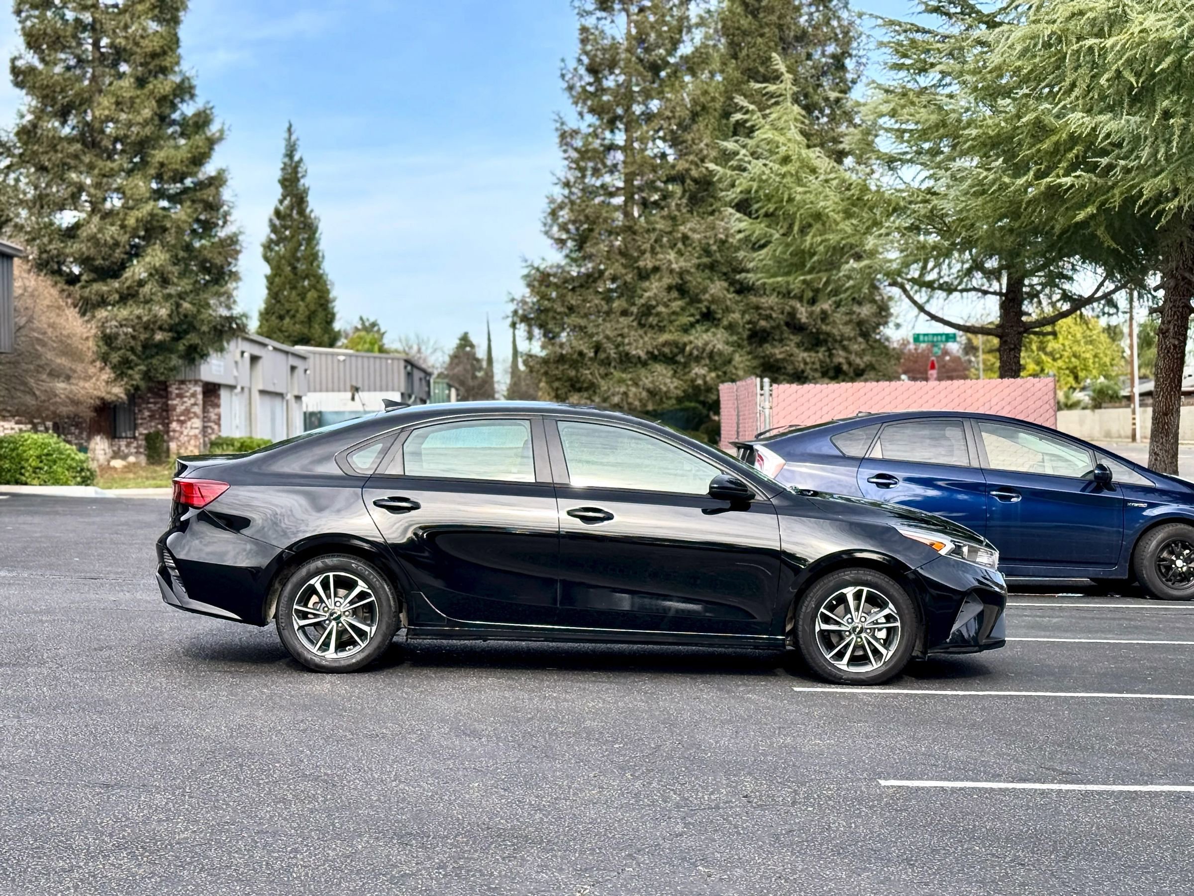 Used 2023 Kia Forte LXS image 2