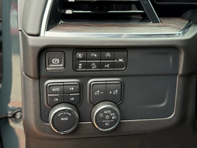 Used 2025 Chevrolet Tahoe Z71 w/ Comfort Package image 13