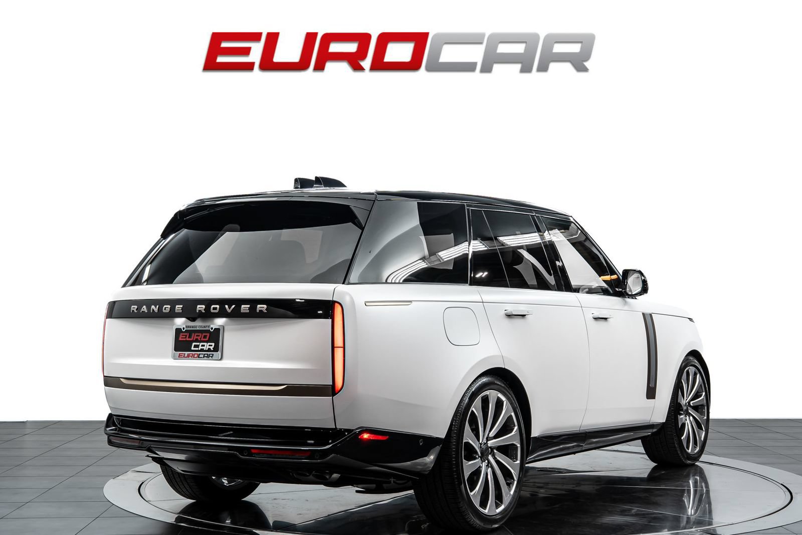 Used 2026 Land Rover Range Rover SV AWD/4WD image 5
