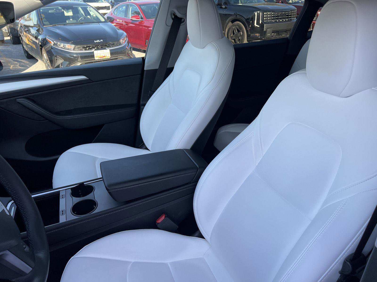 Used 2023 Tesla Model Y Performance image 9