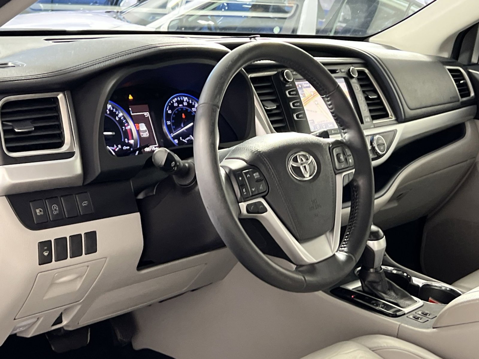 Used 2018 Toyota Highlander XLE image 14