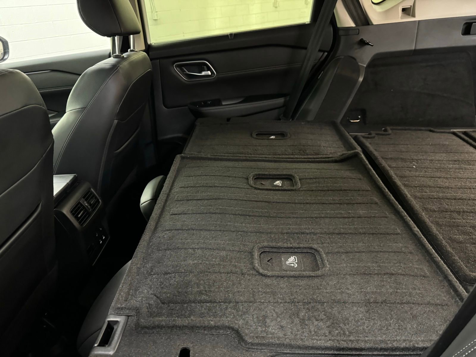 Used 2024 Nissan Rogue Platinum w/ Platinum Premium Package image 28