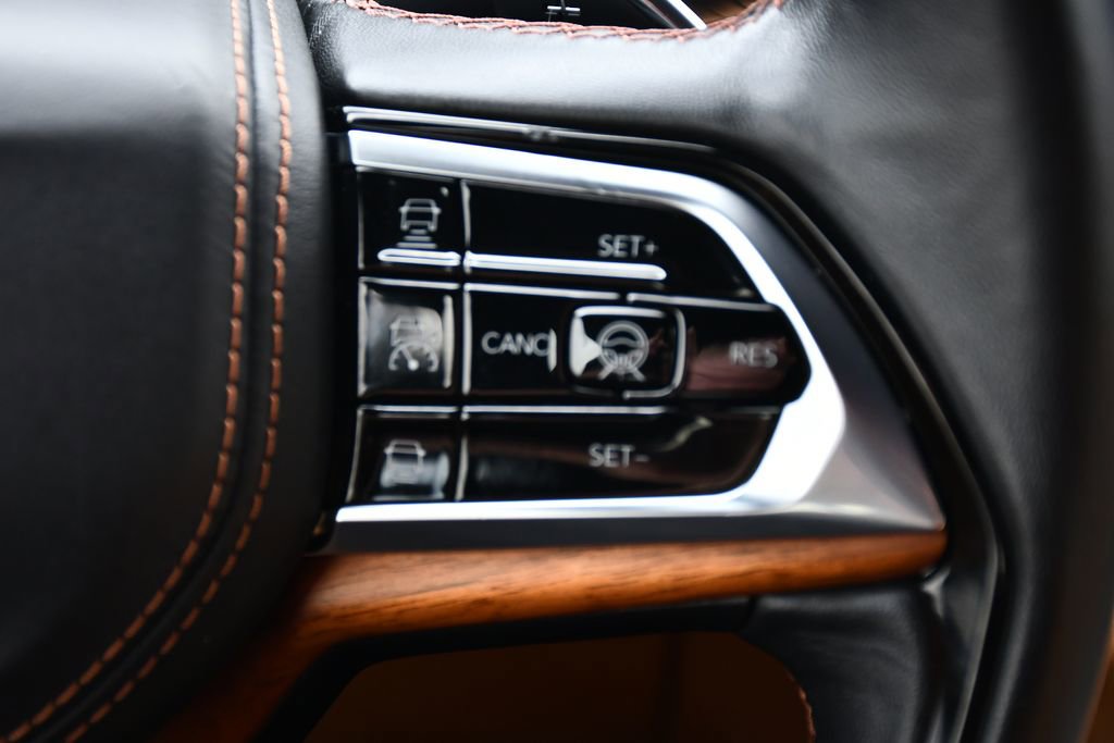 Used 2023 Jeep Grand Cherokee Summit AWD/4WD image 40