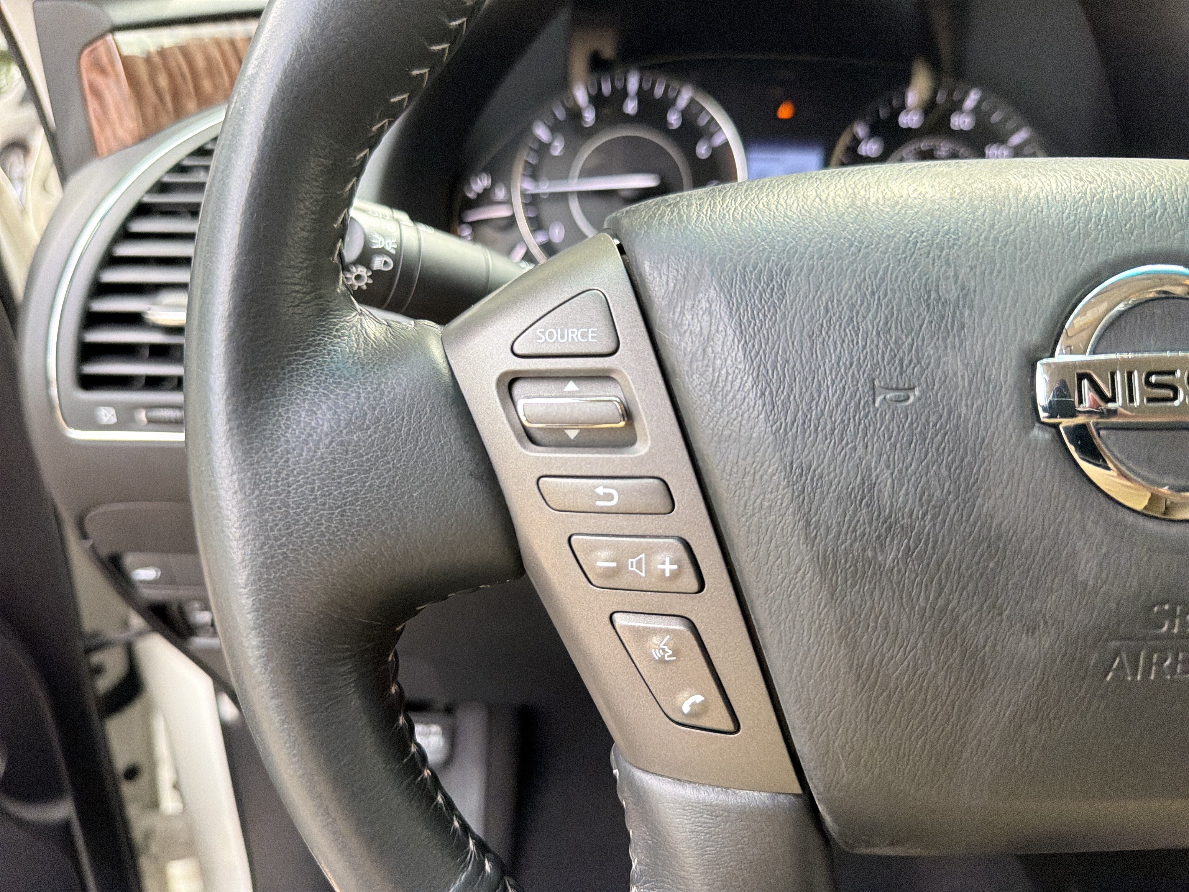 Used 2017 Nissan Armada SL w/ Interior Lighting Package RWD image 25
