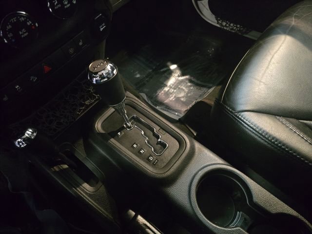 Used 2014 Jeep Wrangler Unlimited Sahara image 25