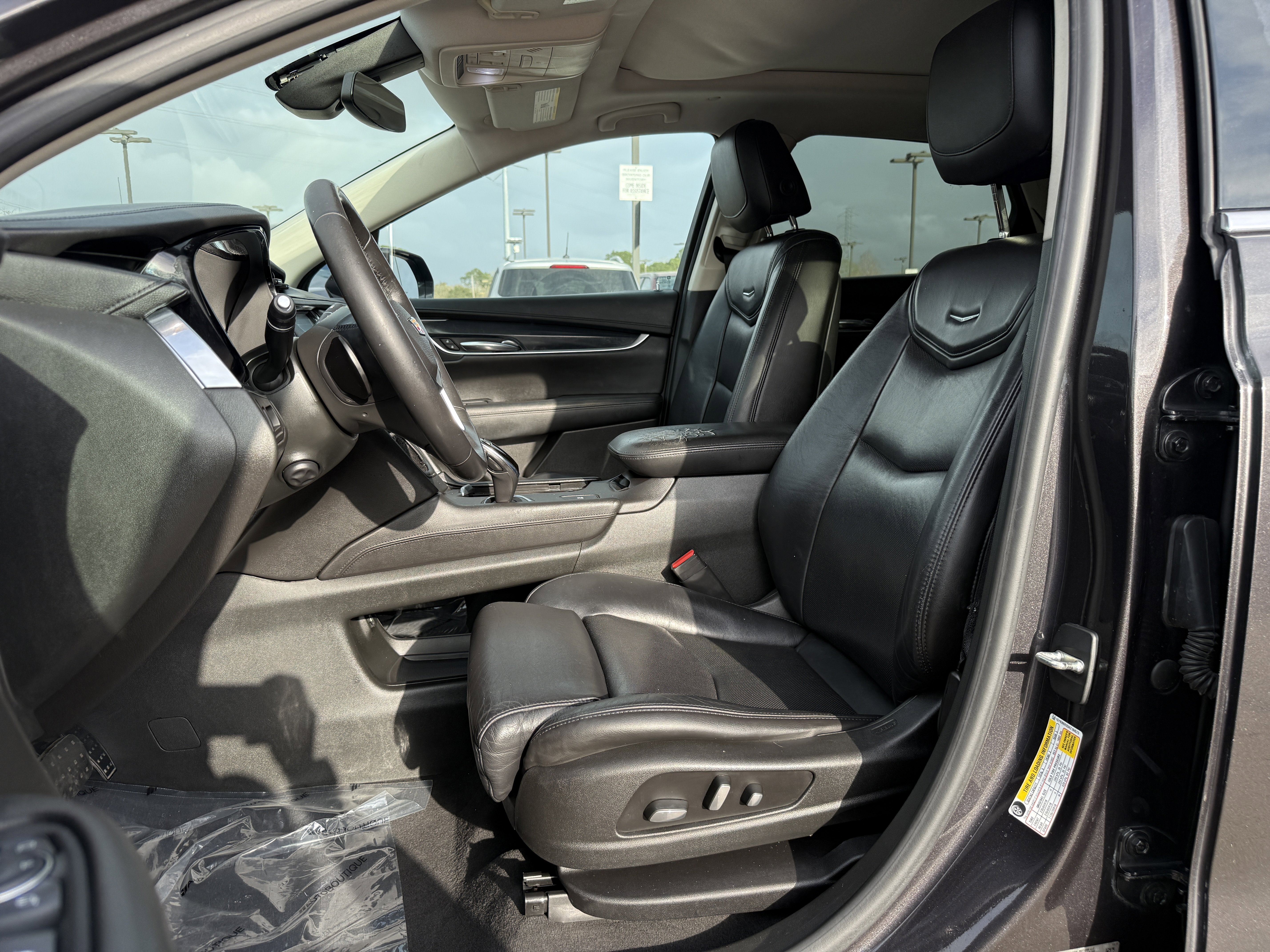 Used 2017 Cadillac XT5 Luxury w/ Driver Awareness Package FWD image 27