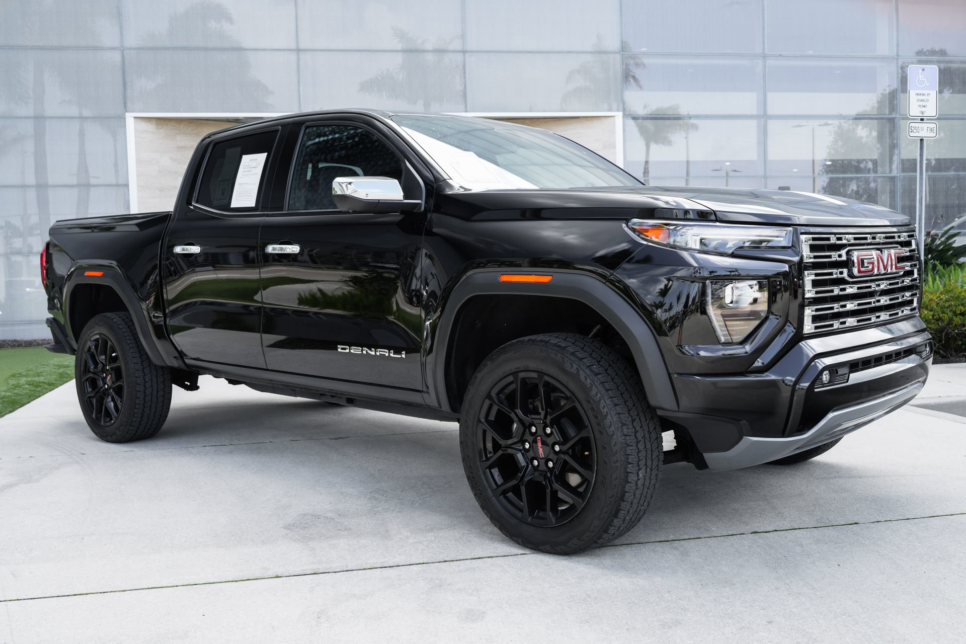 Used 2024 GMC Canyon Denali w/ LPO, Denali Black Edition image 3