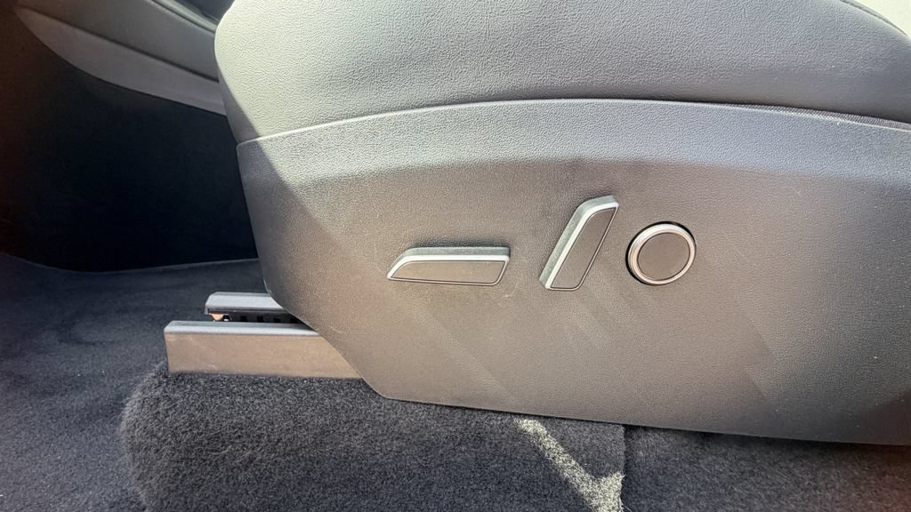 Used 2023 Tesla Model Y Long Range AWD/4WD image 24