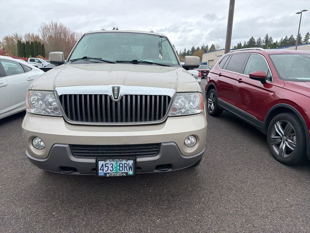 Used 2004 Lincoln Navigator Luxury image 2