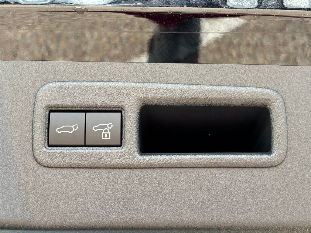 New 2026 Toyota C-HR AWD/4WD image 7