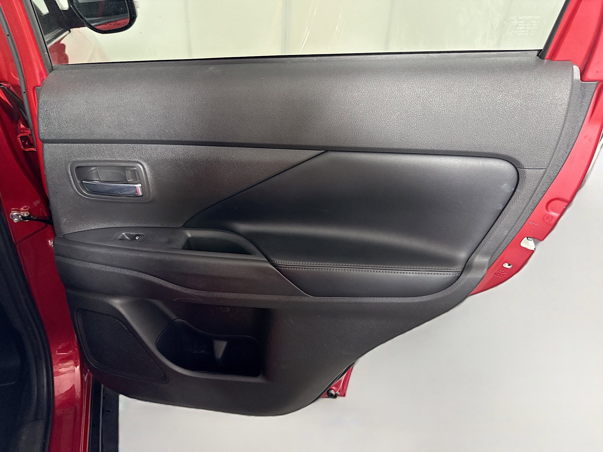 Used 2019 Mitsubishi Outlander SE image 28