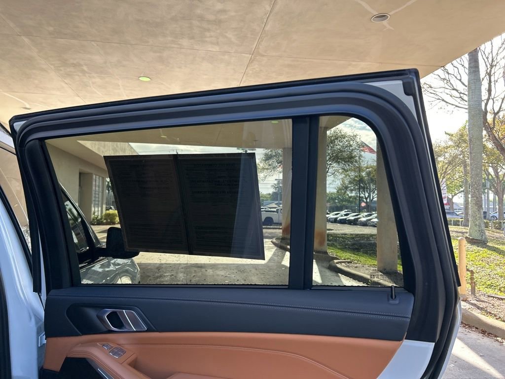 Used 2022 BMW X7 xDrive40i w/ M Sport Package image 41