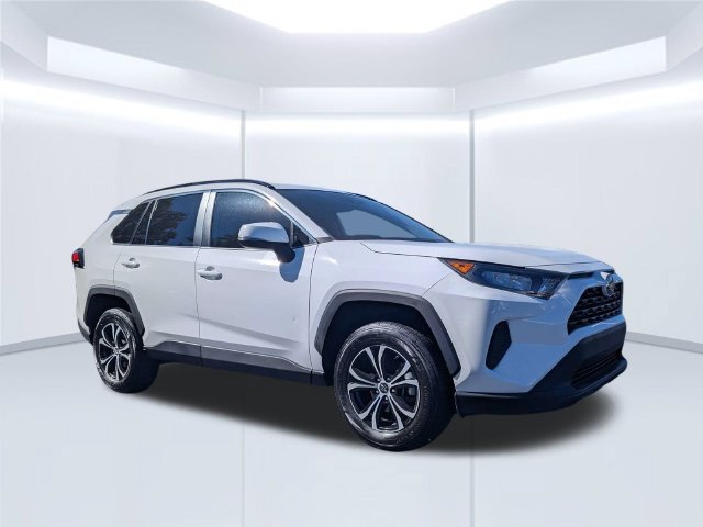 Certified 2020 Toyota RAV4 LE FWD image 3
