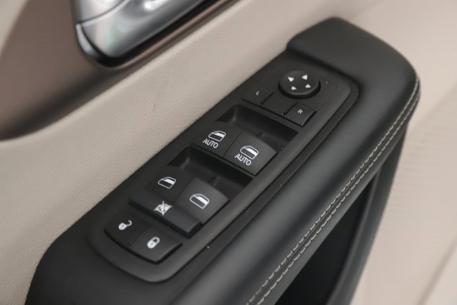 Used 2024 Chrysler Voyager LX image 19