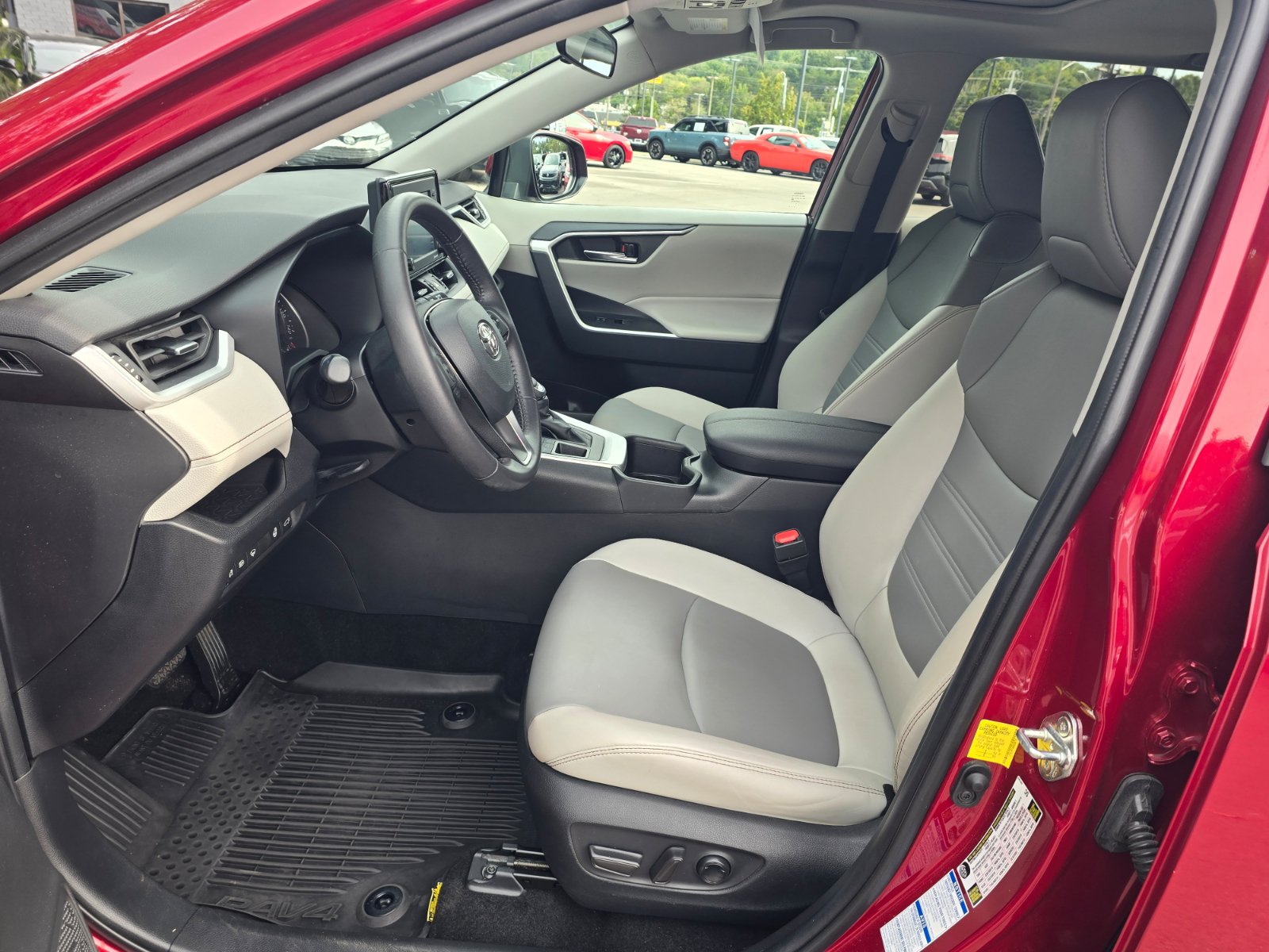 Used 2022 Toyota RAV4 XLE Premium AWD/4WD image 12