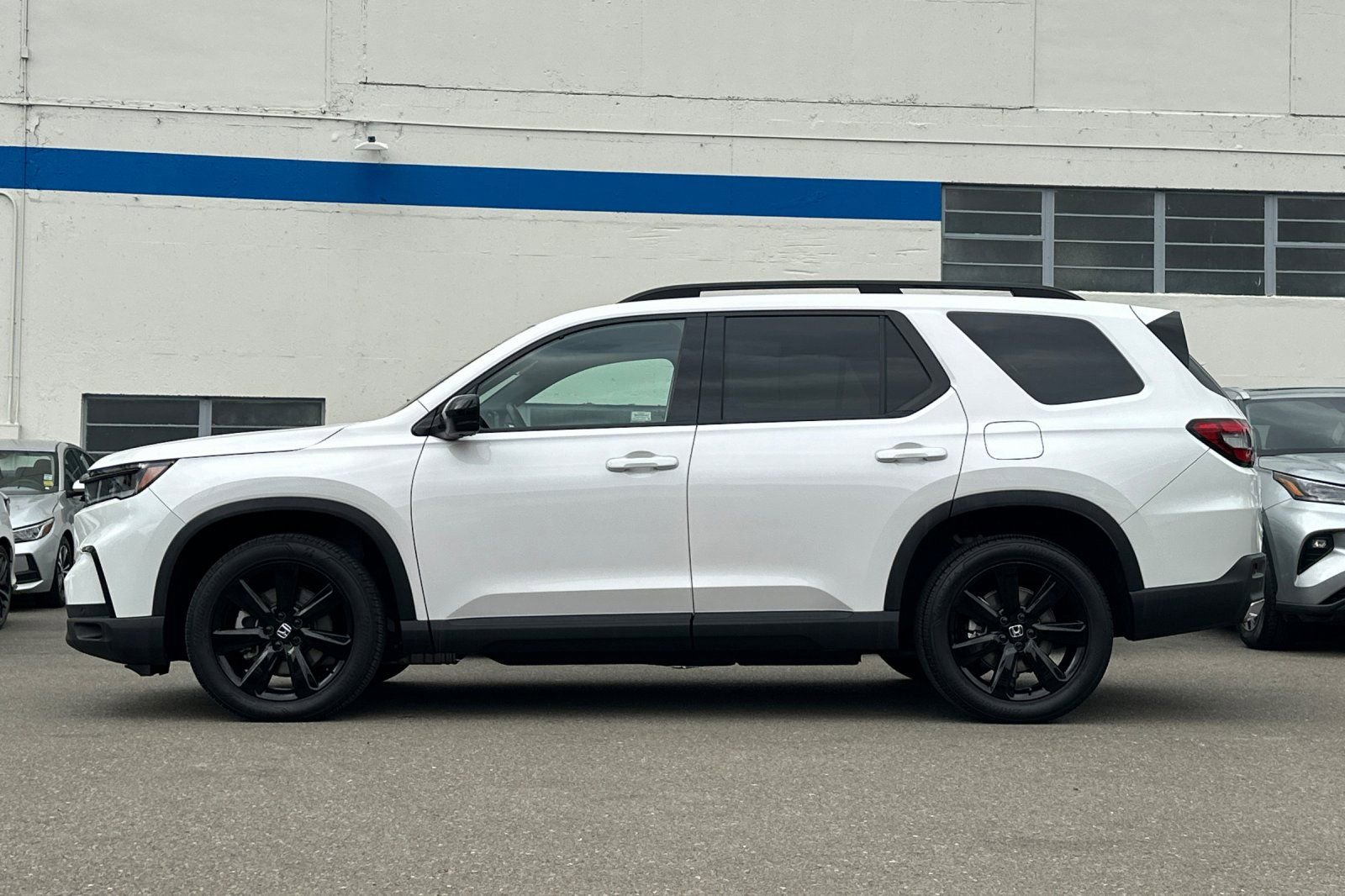 Used 2025 Honda Pilot Black Edition image 7