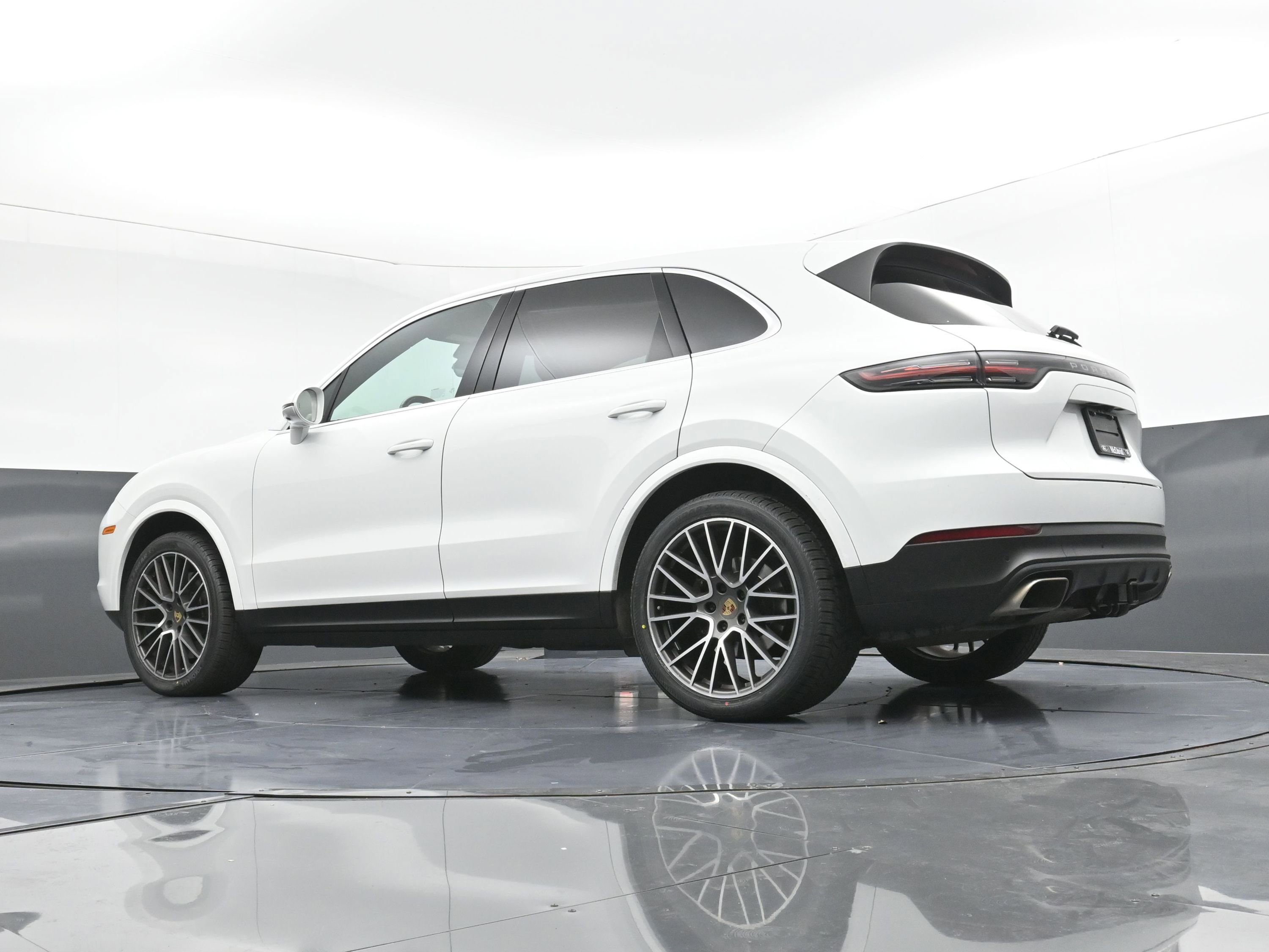 Used 2022 Porsche Cayenne image 32