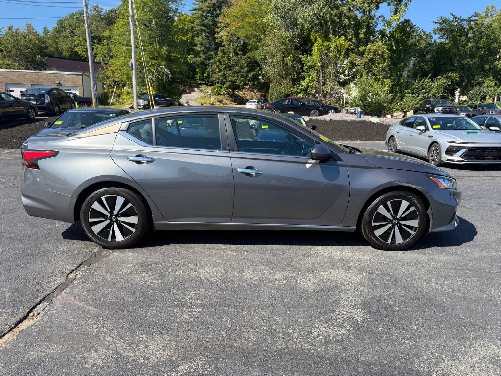 Used 2022 Nissan Altima 2.5 SV w/ SV Premium Package FWD image 6
