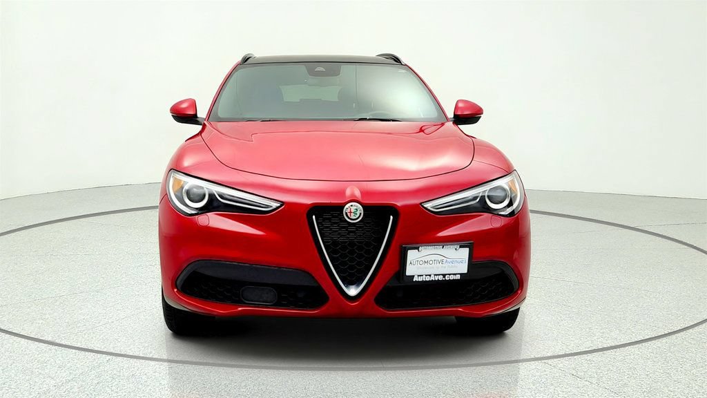 Used 2022 Alfa Romeo Stelvio Ti AWD/4WD image 2