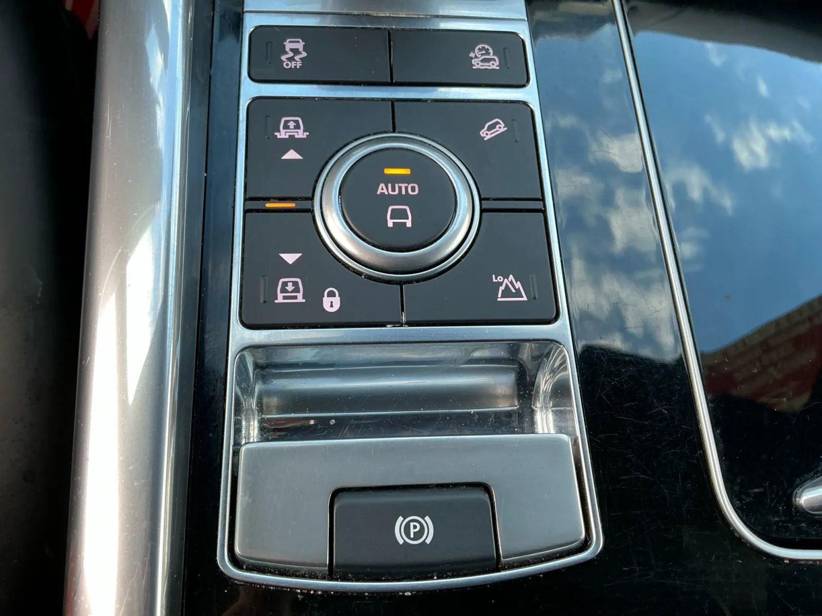 Used 2020 Land Rover Range Rover Sport HSE Dynamic image 35