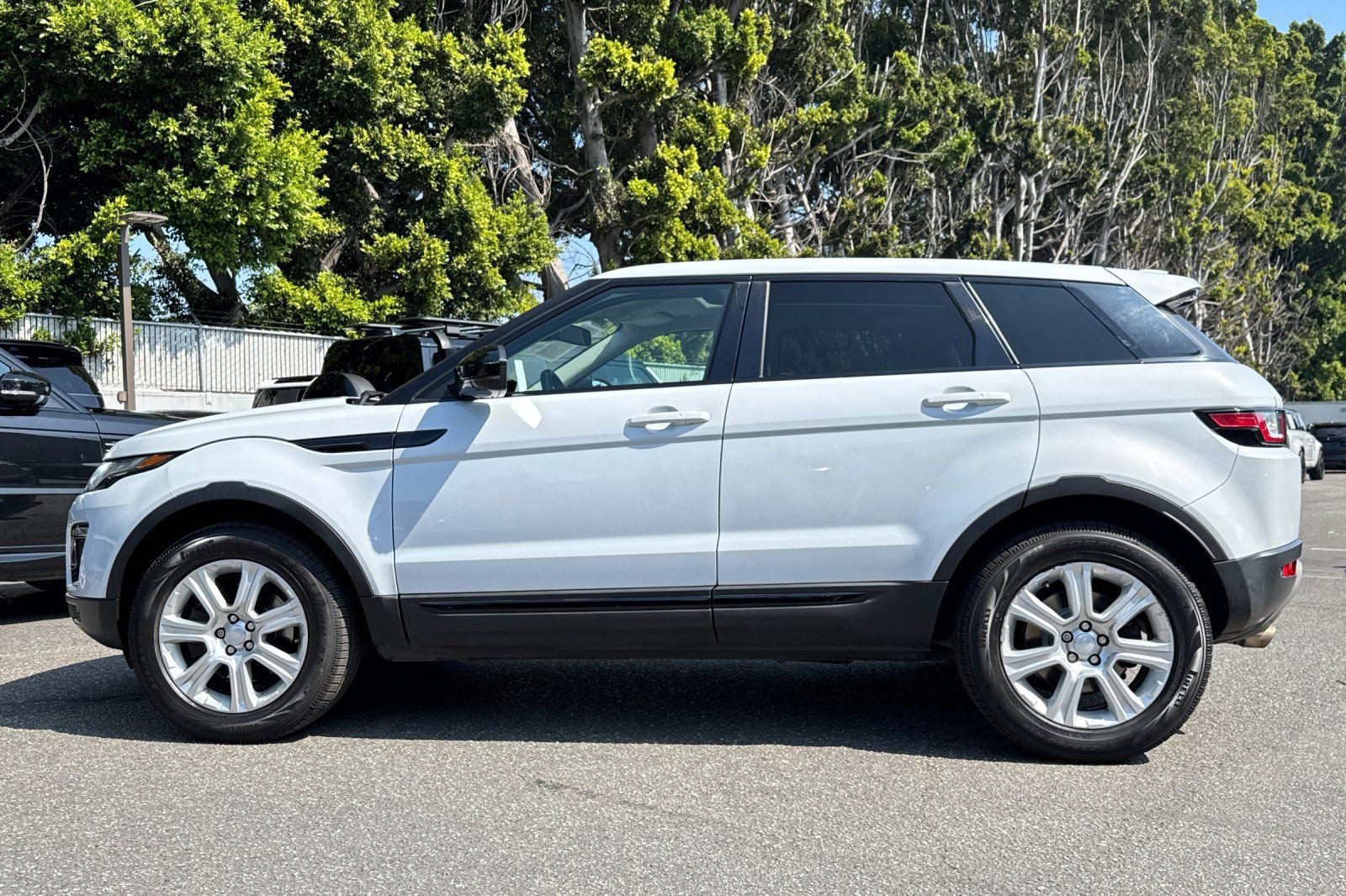 Used 2017 Land Rover Range Rover Evoque SE Premium AWD/4WD image 2