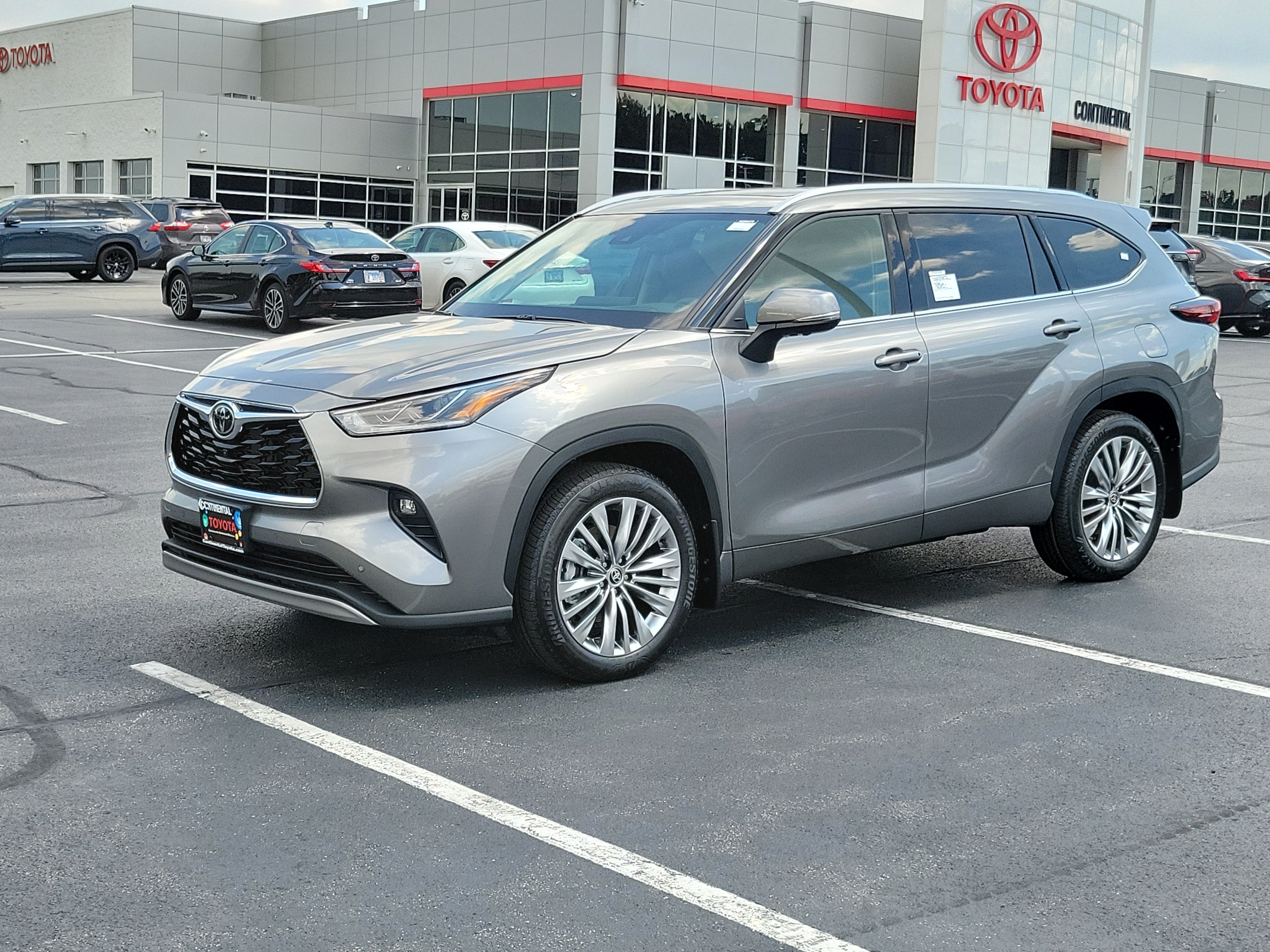New 2026 Toyota Highlander Platinum AWD/4WD image 3