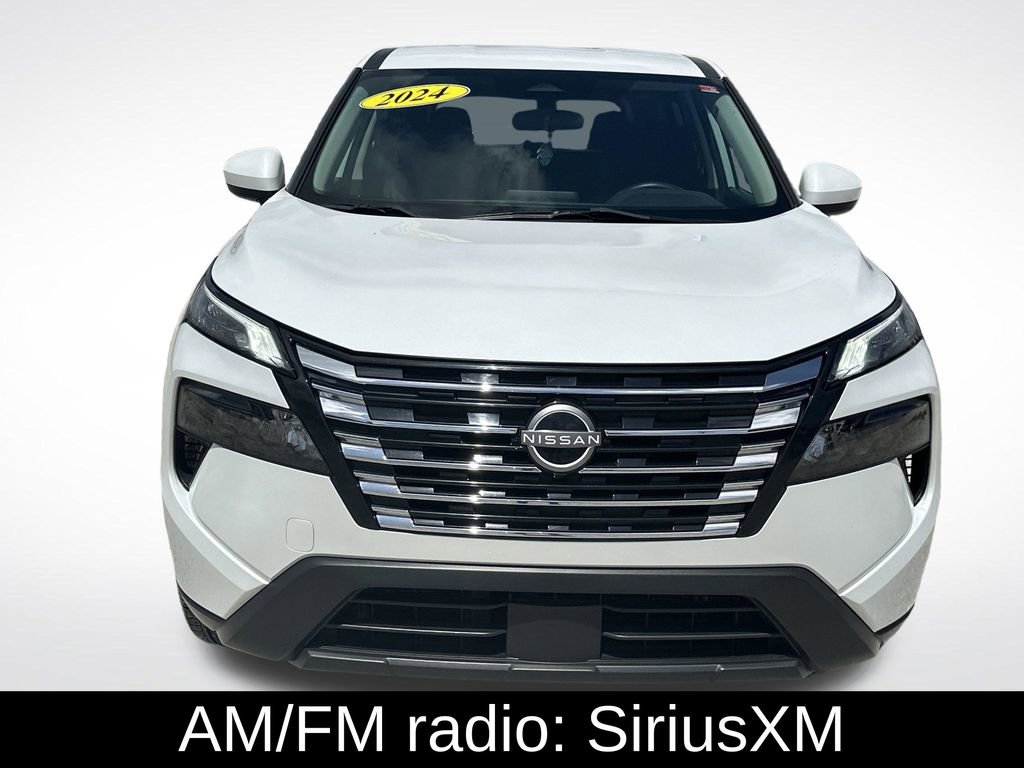 Used 2024 Nissan Rogue SV AWD/4WD image 3