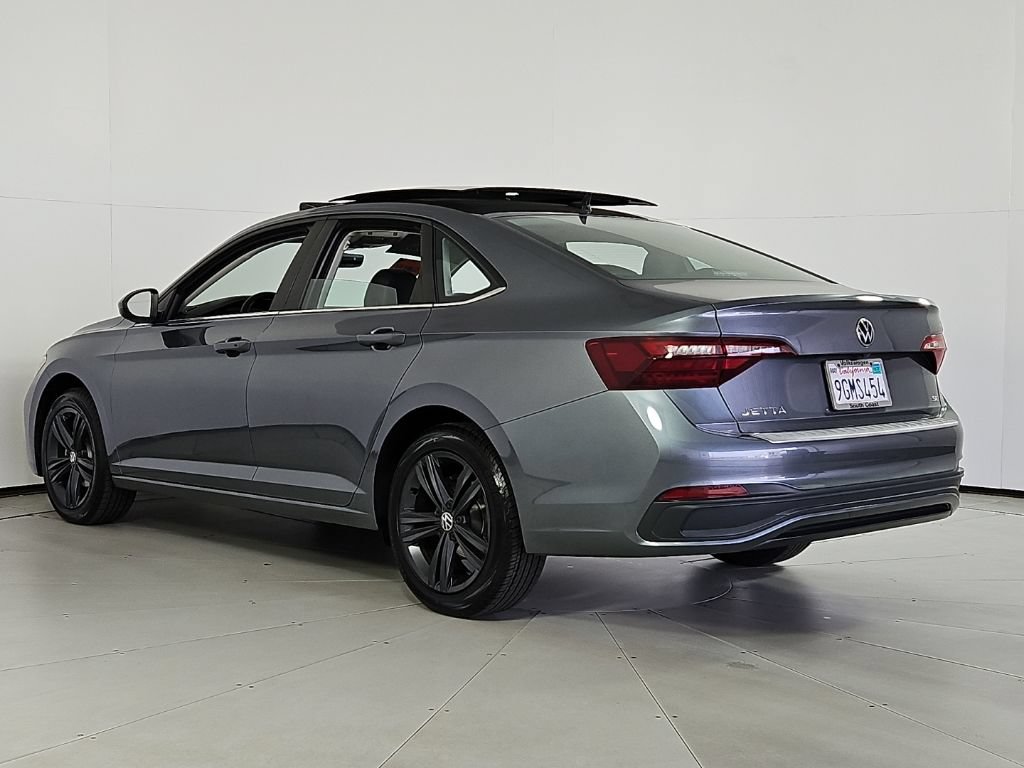 Used 2023 Volkswagen Jetta SE w/ Panoramic Sunroof Package FWD image 9