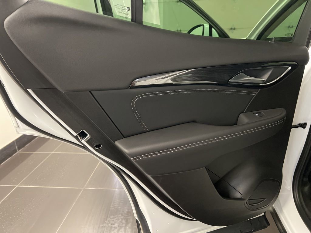 Used 2023 Buick Envision Essence image 31