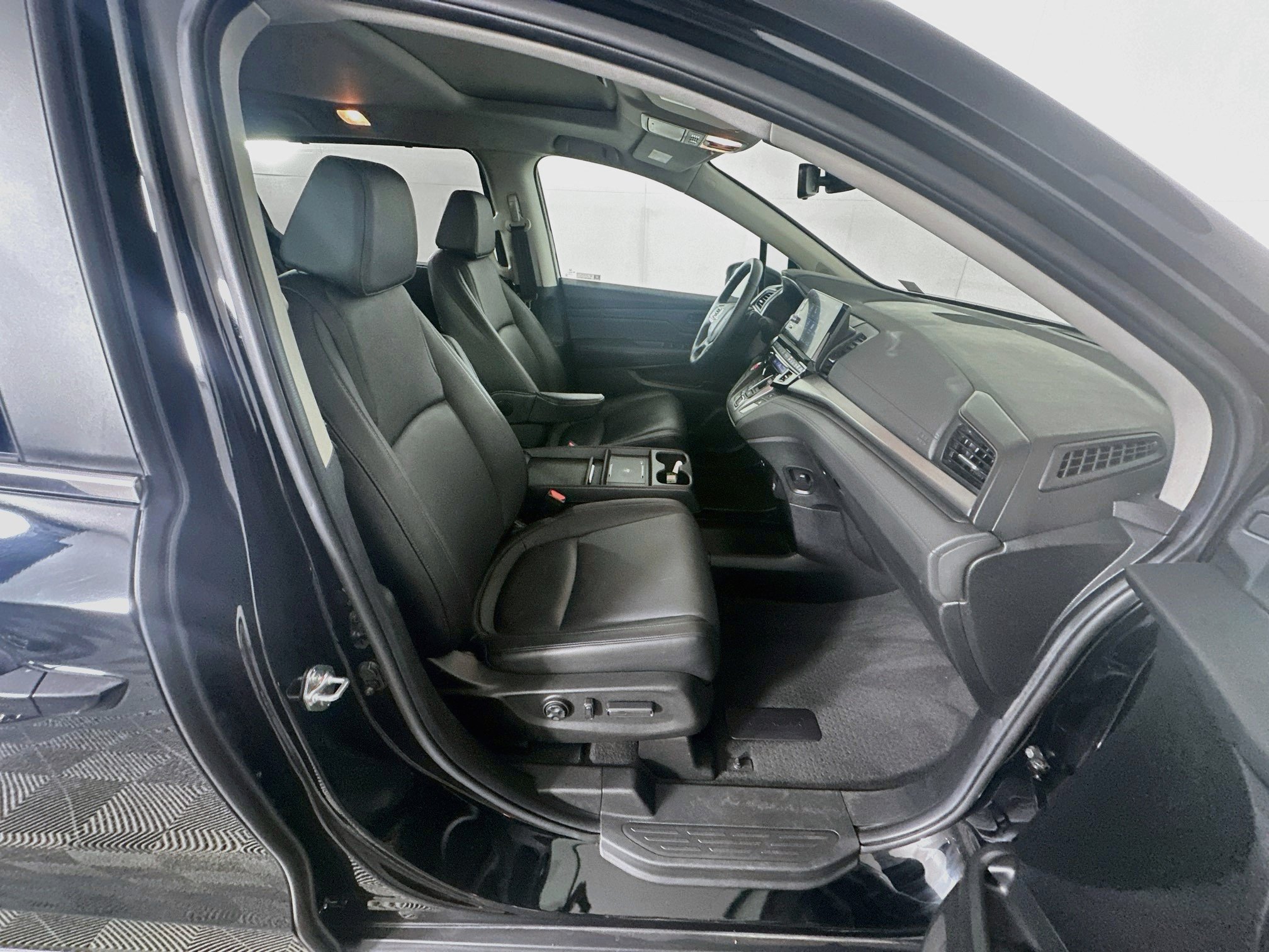 Used 2025 Honda Odyssey EX-L image 33