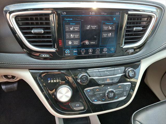 Used 2020 Chrysler Pacifica Limited FWD image 11