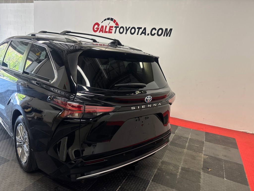 Used 2022 Toyota Sienna Platinum AWD/4WD image 10
