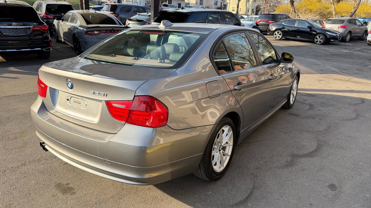 Used 2010 BMW 328i xDrive Sedan w/ Premium Pkg AWD/4WD image 6