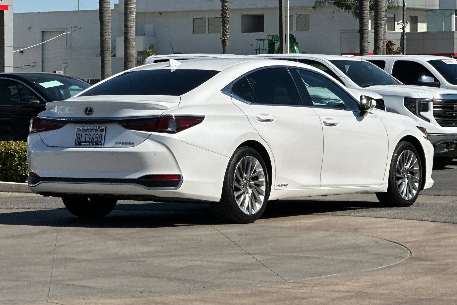 Used 2019 Lexus ES 300h w/ Accessory Package 2 FWD image 4