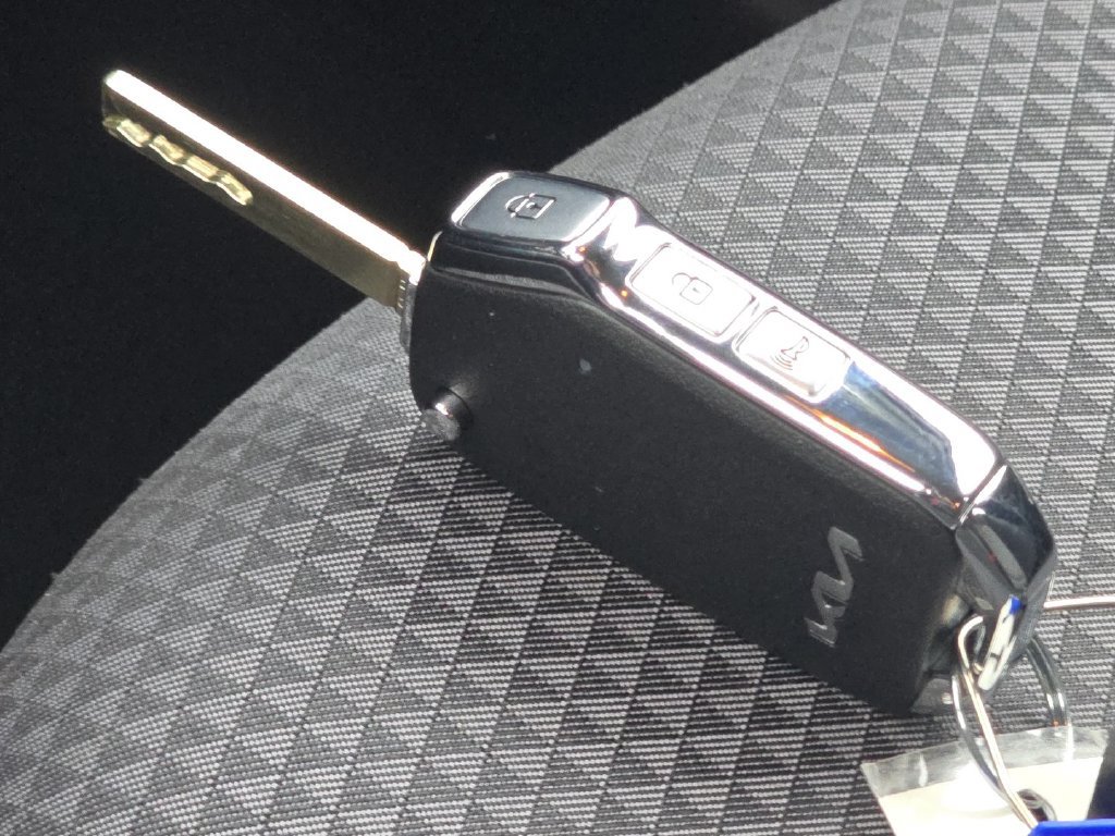 Used 2025 Kia Soul LX w/ LX Technology Package FWD image 32