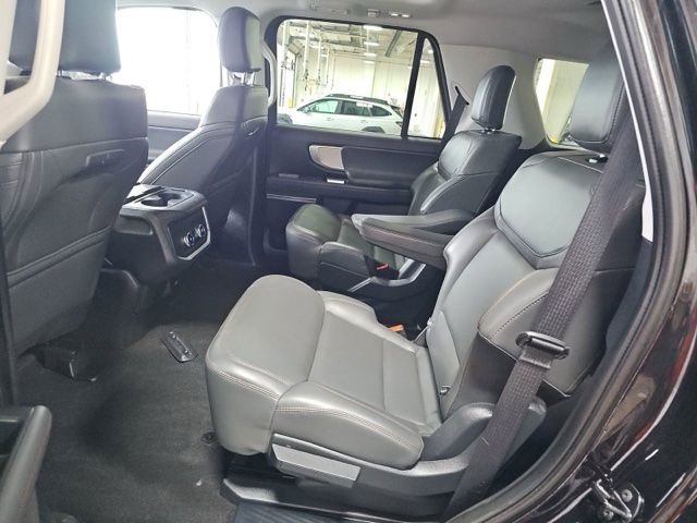Used 2025 Ford Expedition Active AWD/4WD image 13