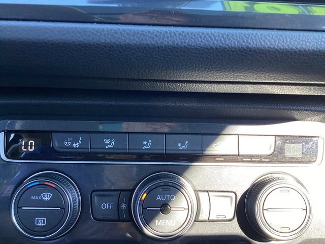Used 2020 Volkswagen Tiguan SEL AWD/4WD image 17