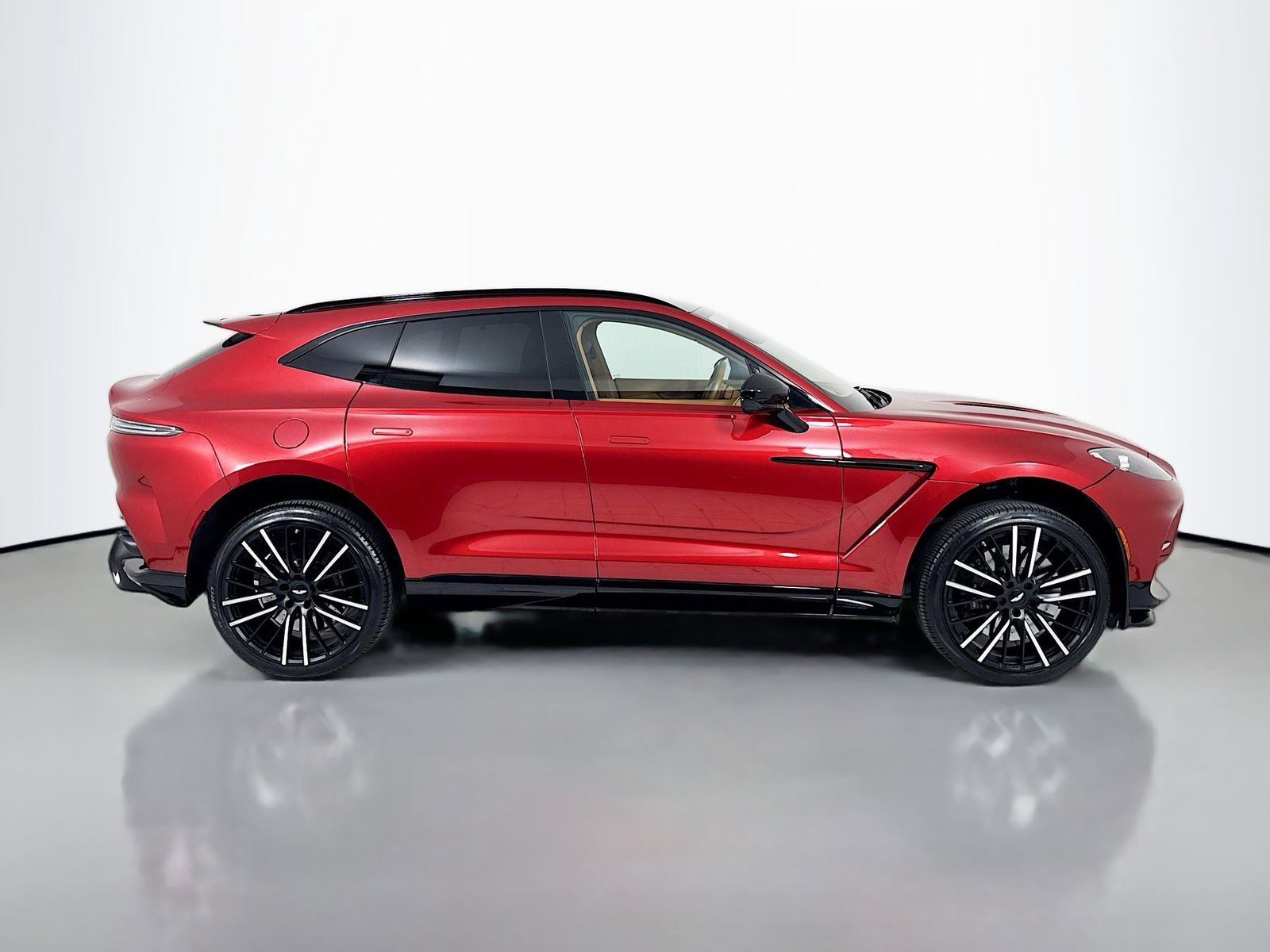 Used 2024 Aston Martin DBX 707 image 8